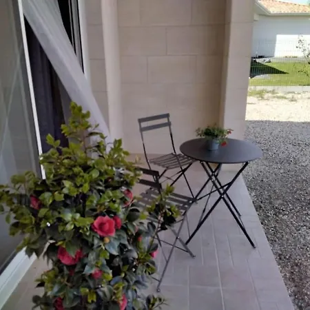 Les Cerisiers Apartment *
